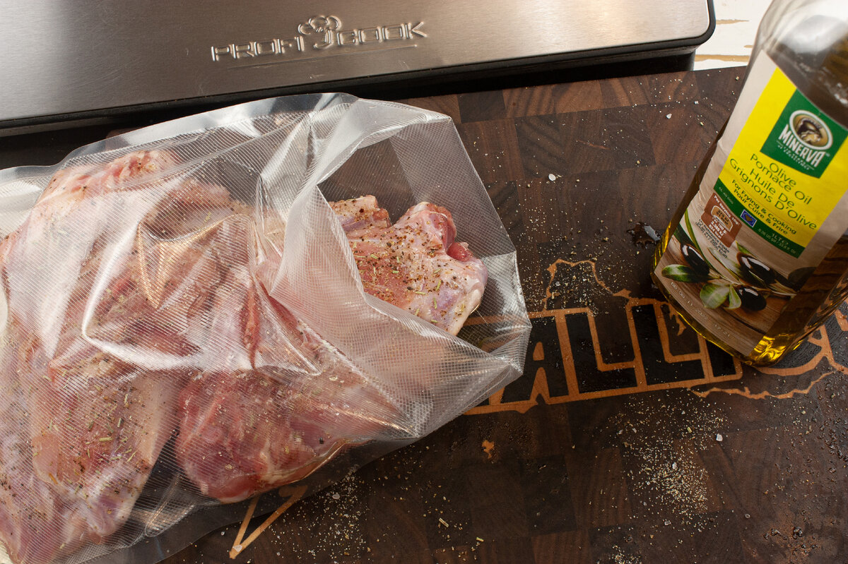 Ножки в пакет для сувида, и маслом их! Маслом!