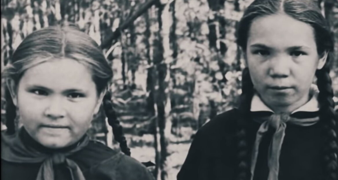 Ниночка в детстве 