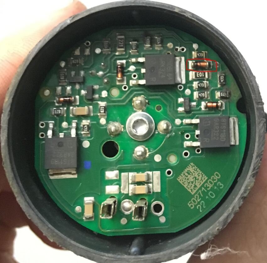 Подозрительный диод обведен красным.