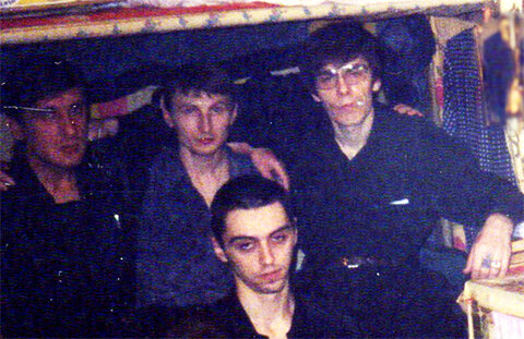 Виктор Панюшин третий слева