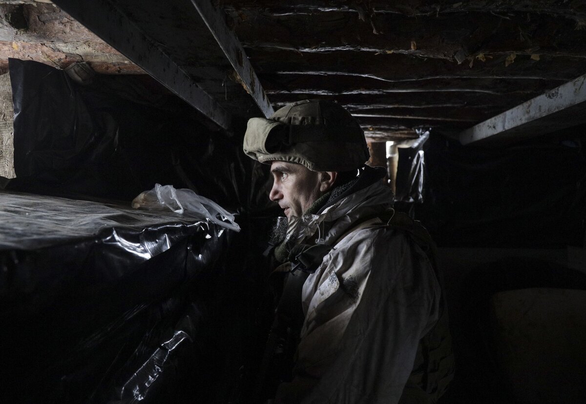 Украинские военные у линии фронта на востоке страны СТАС КОЗЛЮК / EPA