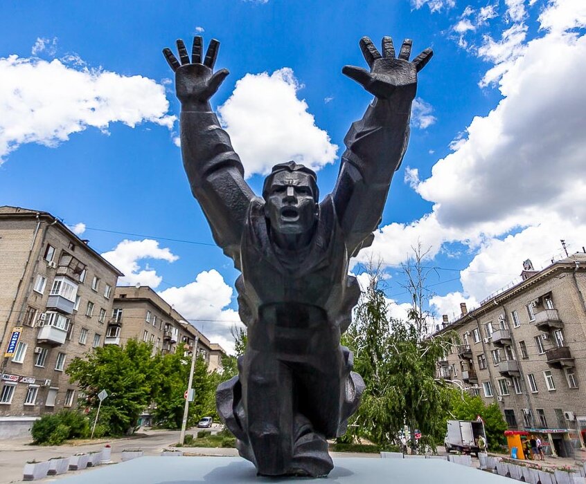 Памятник Михаилу Паникахе.