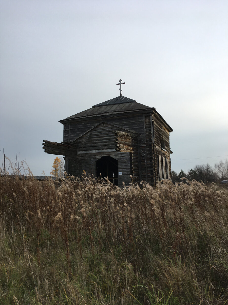 Храм в середине деревни.