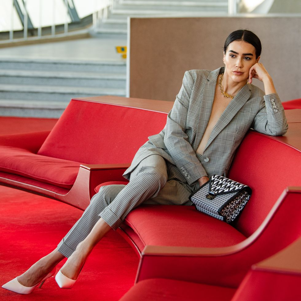 модный 10. топы 2022 тренд. Fashion 6pm. они хотят быть в тренде модно. стильные приёмы.