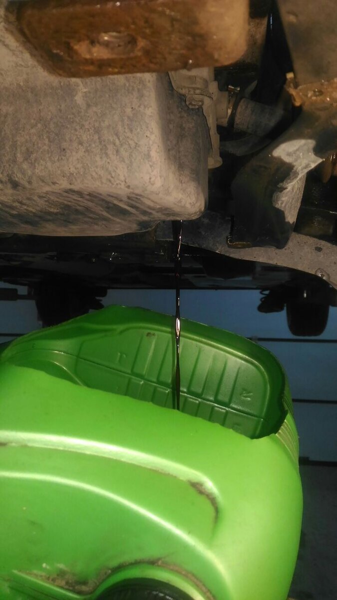 Слив старого масла