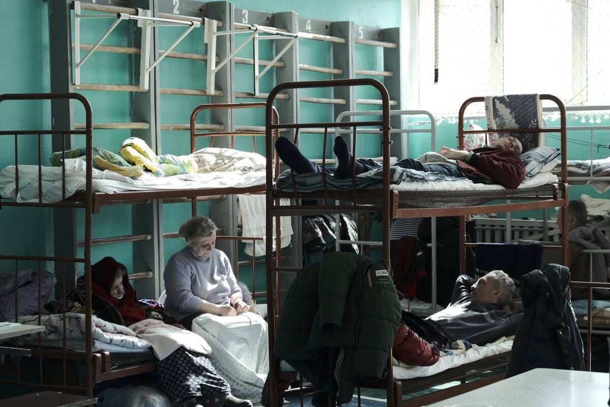 Пвр пункт временного. Пункт временного размещения. Пункты временного размещения беженцев в Крыму. Кровати в приюте для беженцев. Вид комнаты для беженцев