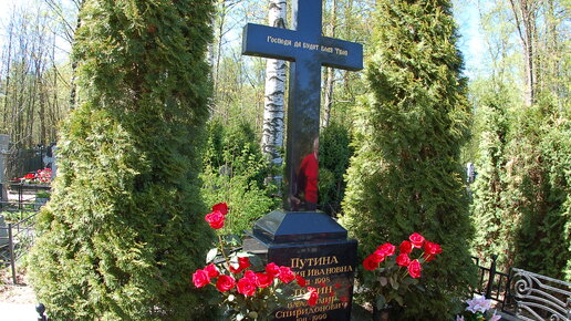 Как найти могилу родителей Владимира Путина на Серафимовском кладбище Петербурга