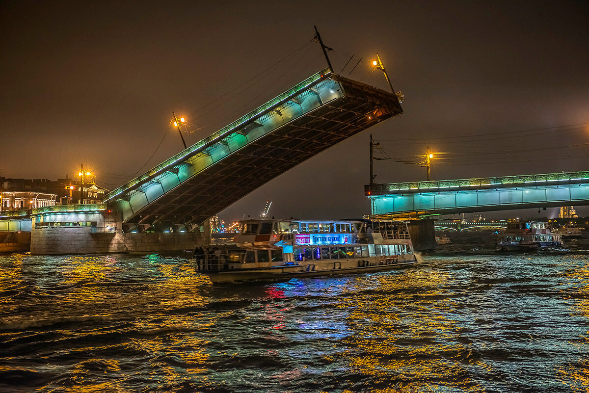 Как в петербурге называется разводной мост. Питер Нева мосты. Нева Дворцовый мост. Литейный мост в Санкт-Петербурге. Разводные мосты в Санкт-Петербурге Литейный.