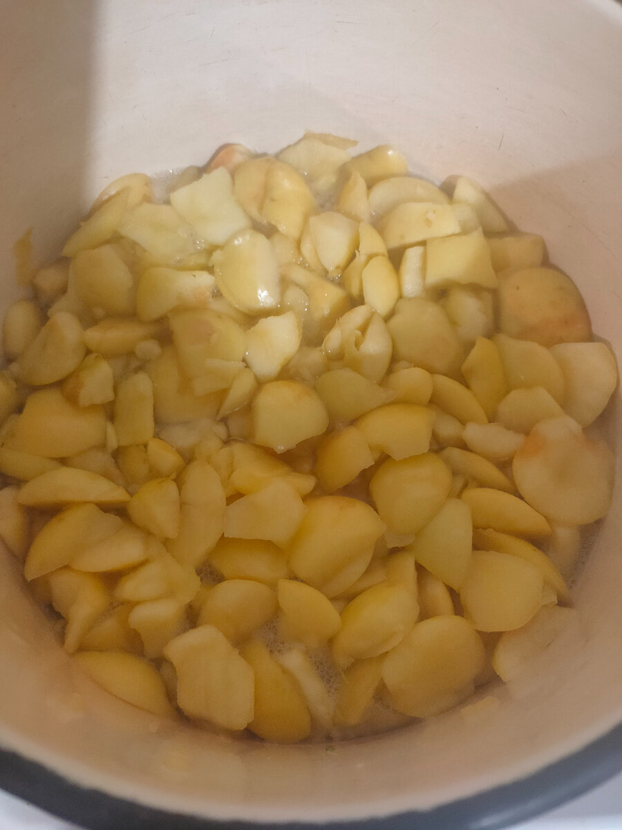 Варим яблоки. Фото автора.