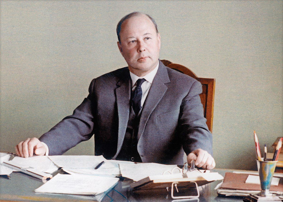 Михаил Леонтьевич Миль