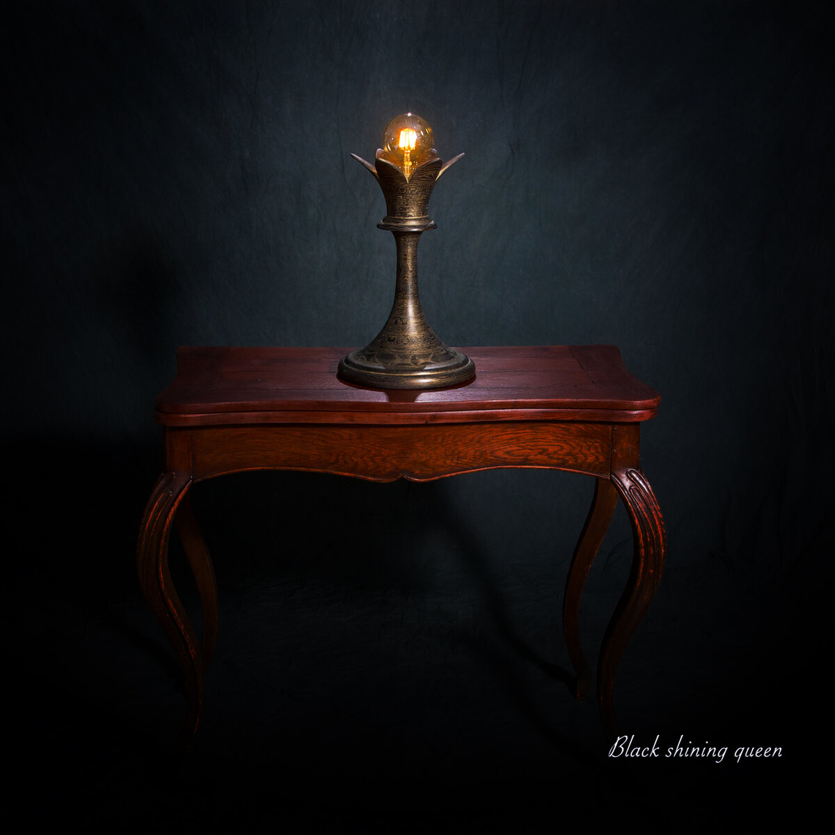 Моя лампа "Чёрная сияющая королева"