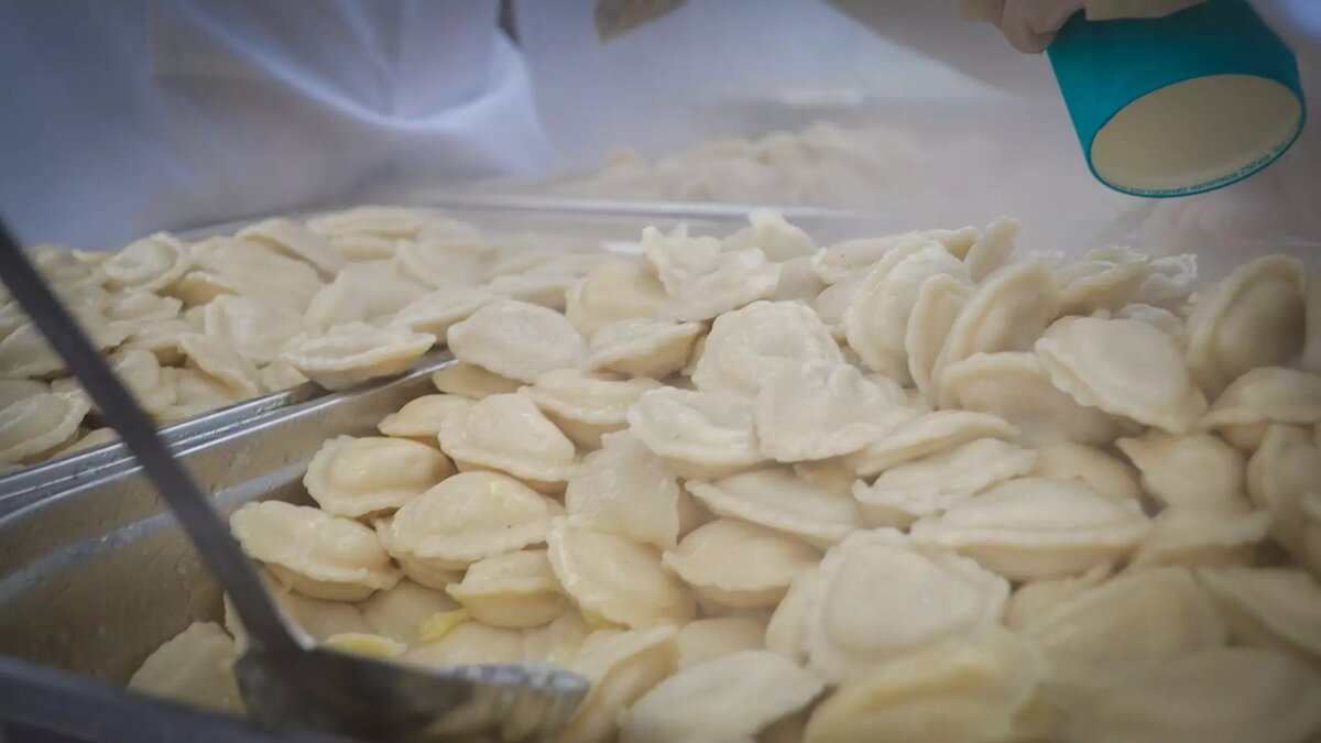     В Удмуртии фирма сделала из 20 кг мяса более 100 кг пельменей.