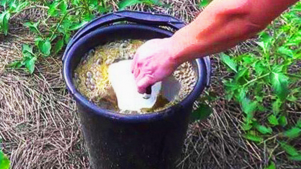 Только работайте, пожалуйста, в перчатках, не как я