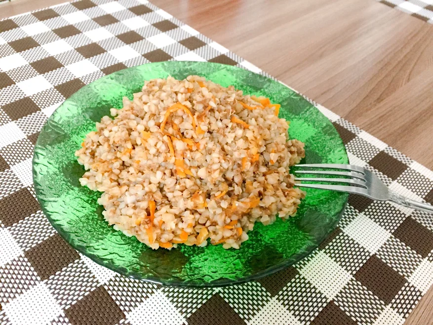 гречка с соевым соусом. гречка с куриными крыльями. блюда из гречки для похудения. гречка с соевым. гречка с соей.