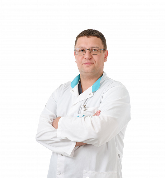 Микрохирург Роман Нетяга  известен в России тем, что  восстанавливает утраченные ткани у пациентов с тяжелыми онкологическими патологиями -  язык, гортань, челюсть. 