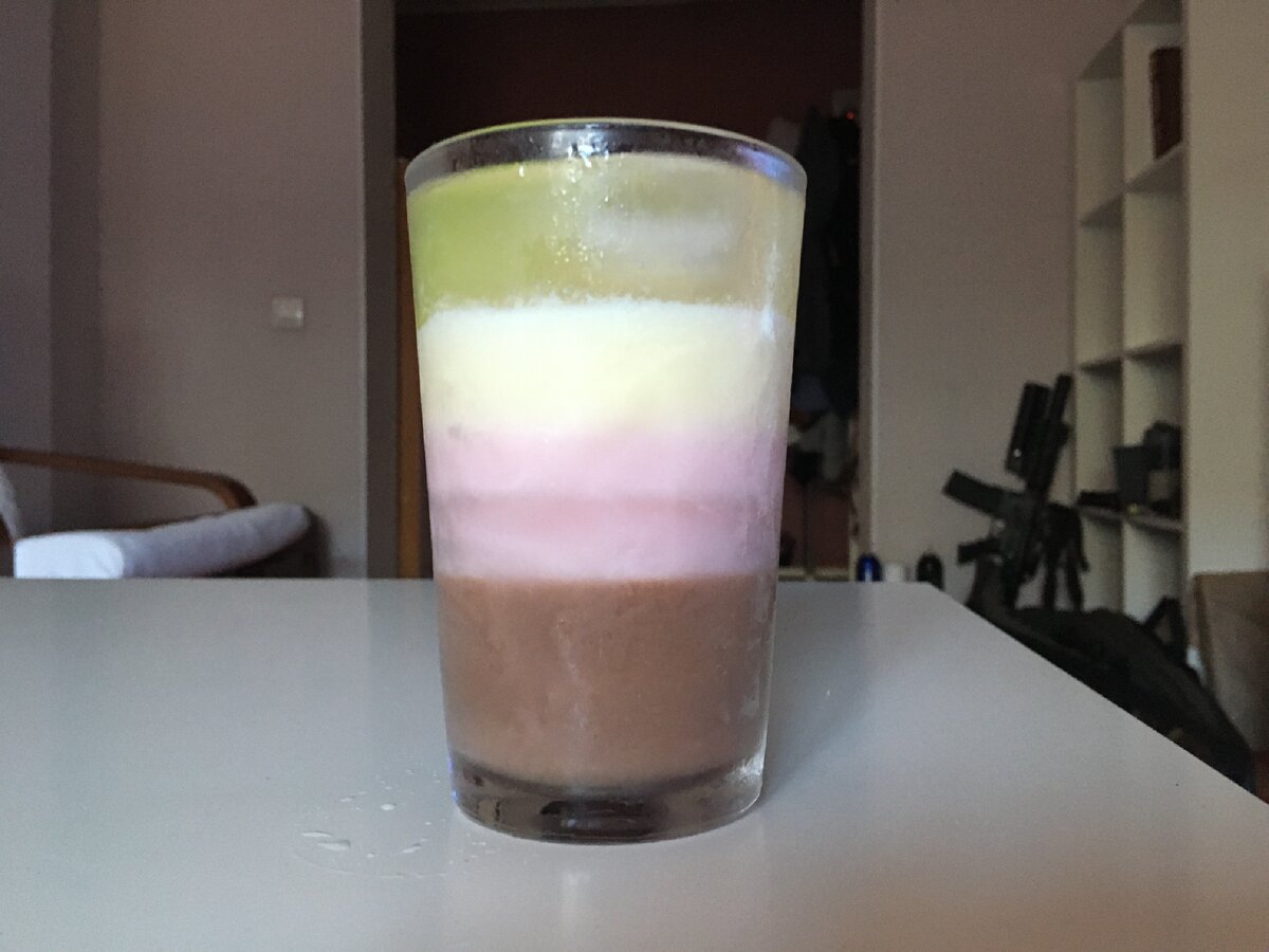 Стаканы обязательно должны расширяться, иначе может быть беда, если забудите про подморозку жидкости в стекле и передержите.