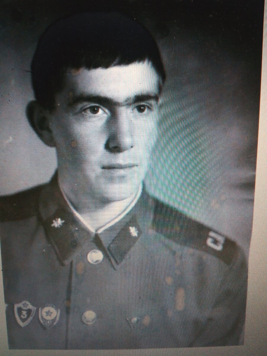 Служака на страже Родины  -Владимир Ждамиров. 1977год. фото: яндекс-картинки.