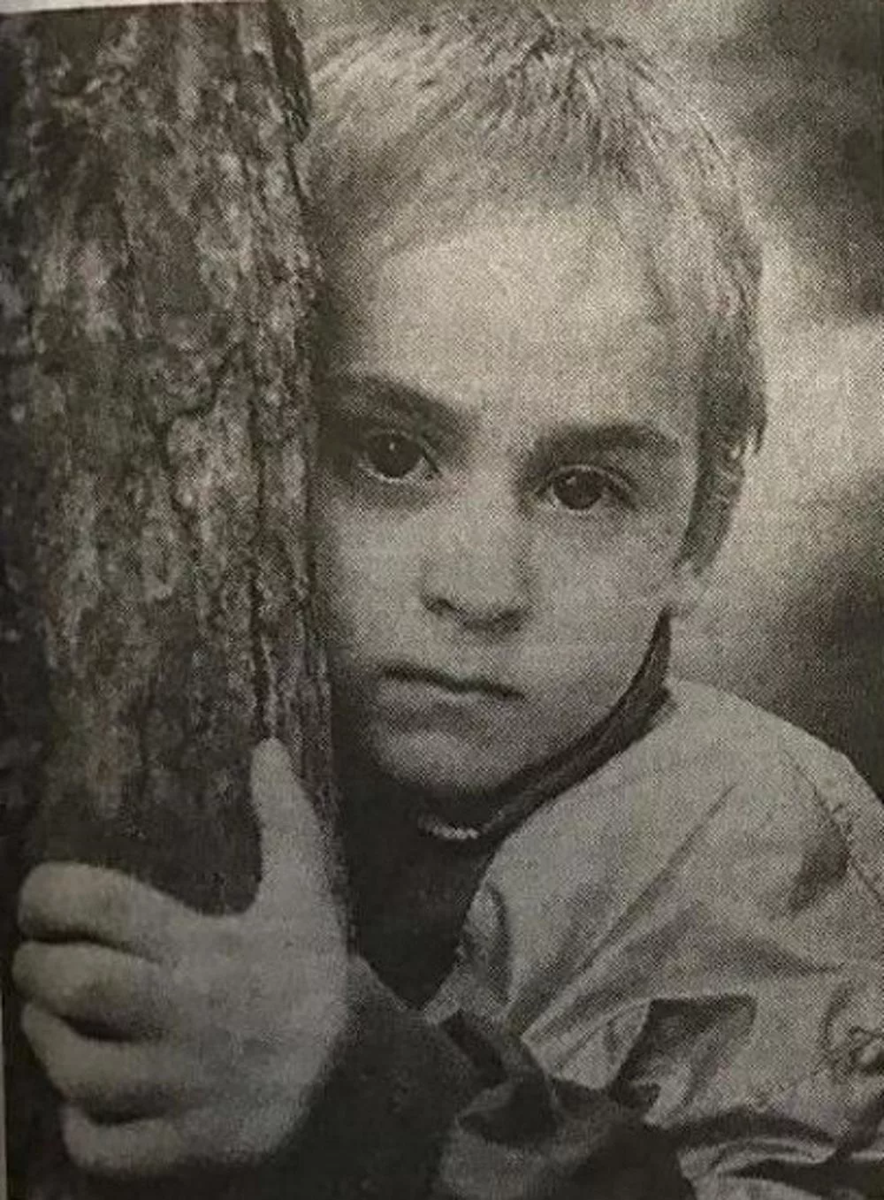 собаки для дома. дети и бездомные животные. мальчик и большая собака. мальчик маугли ваня мишуков. животные.