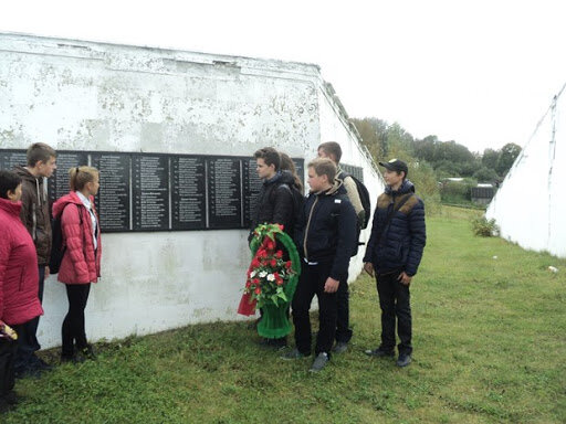 Погода деревня никольское. Памятник погибшим землякам Никольское. Обелиск с Никольское Щекинский район. Мемориал Никольское жертвам Кащенко.