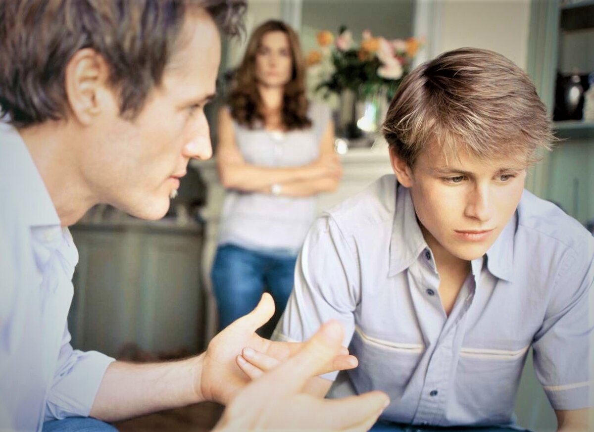 Часто подростки курят из-за недостатка уверенности в себе. Осуждая курение ребёнка, они только этой неуверенности в себе прибавляют