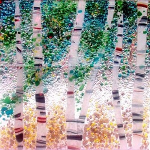 
фьюзингТехнология фьюзинга подразумевает под собой, помимо применения кусочков стекла, использование гранул из стекла, а также дротов. Фьюзинг используют и при производстве мебели. Витражные стекла применяют в качестве декоративных элементов дизайна и интерьера. Технология фьюзинга используется также и при производстве эксклюзивных изделий, например, рамок, картин и так далее. 