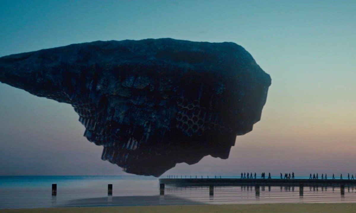 Кадр из фильма "Битва за Землю/Captive State" 