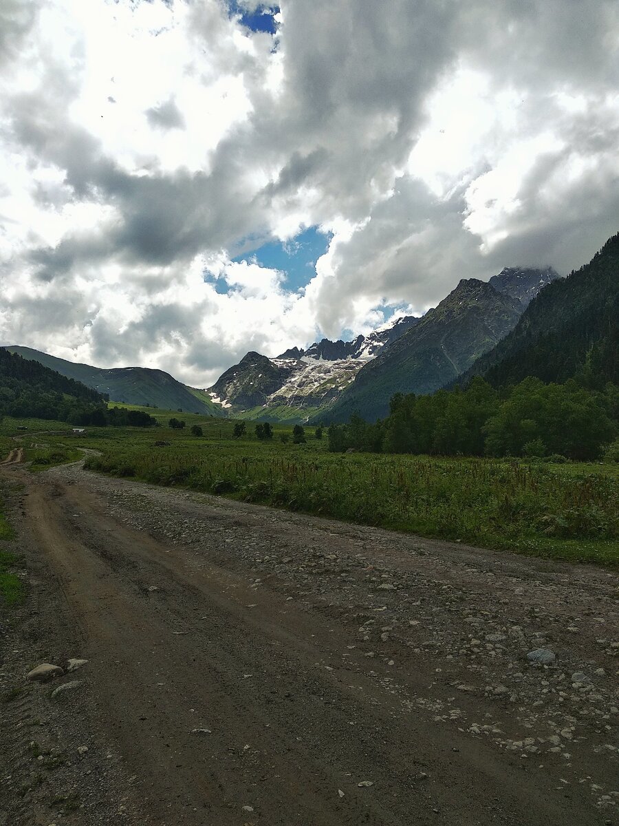 Вид на гору Пшиш,вершина-3790м.