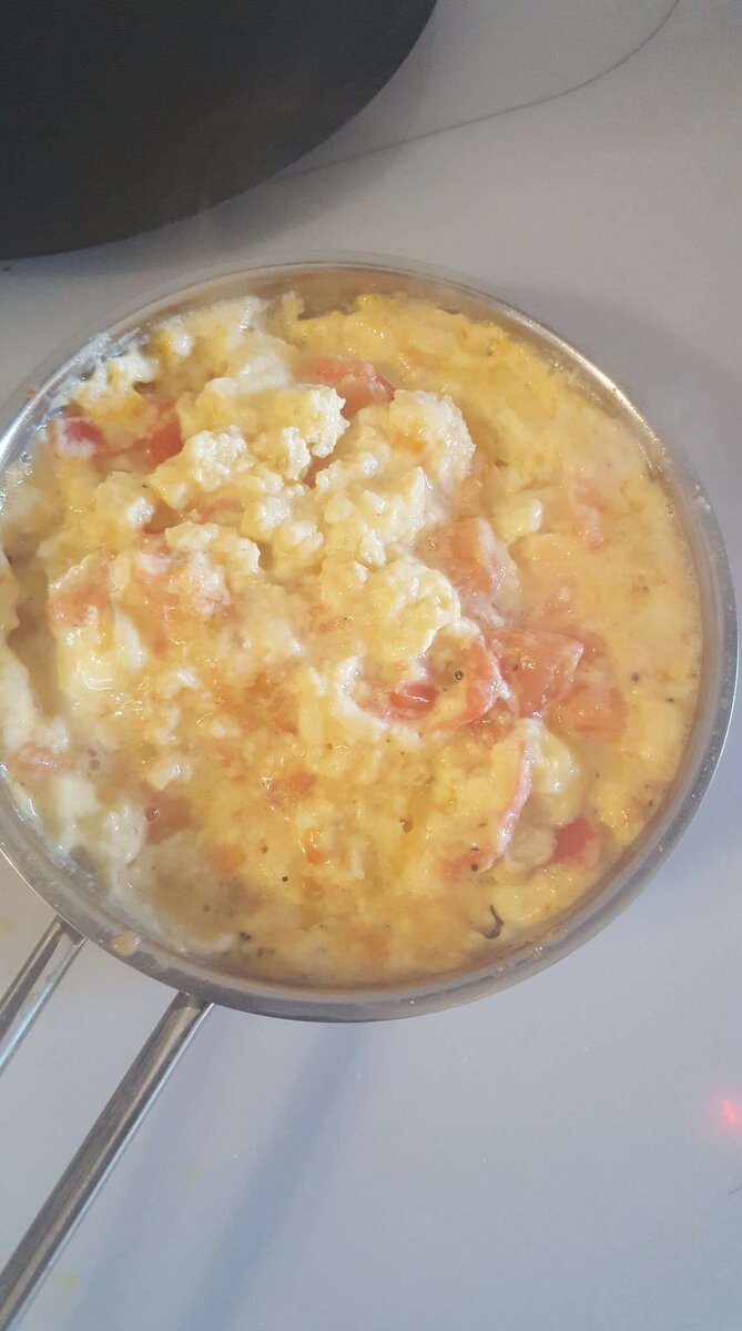 Омлет в процессе готовки