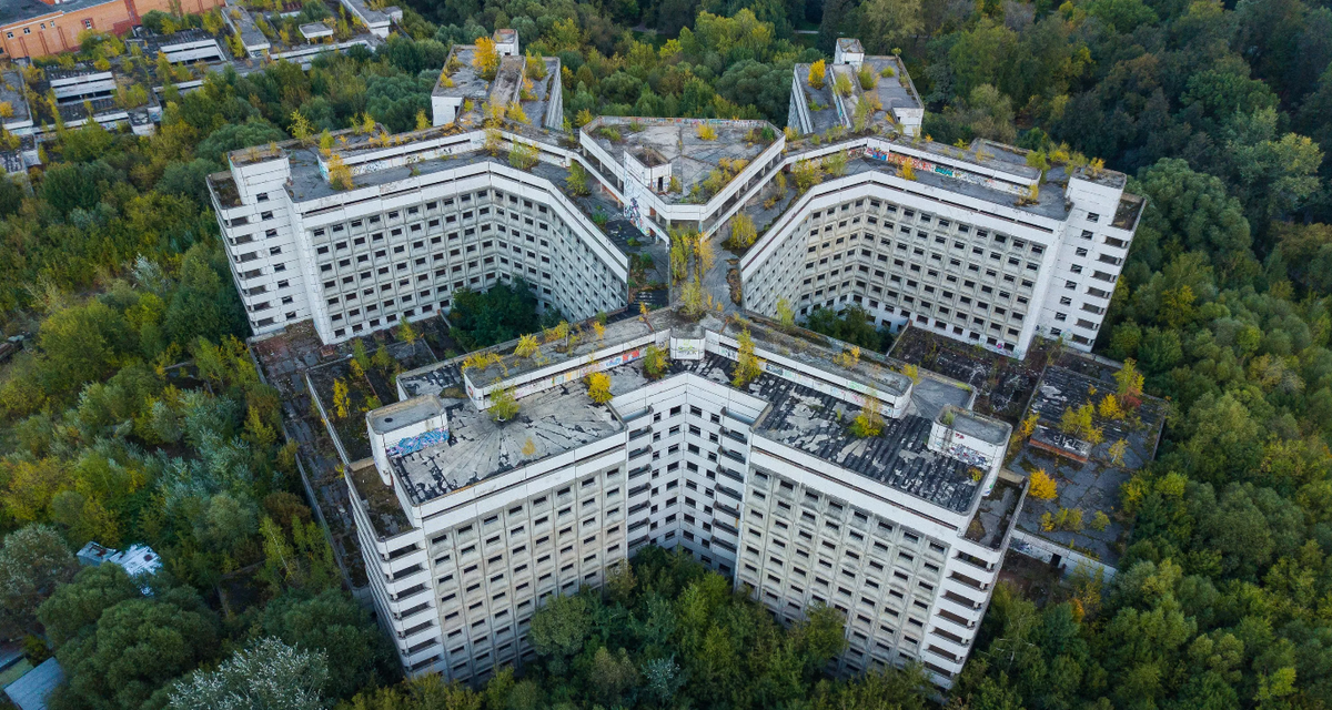 В Москве завершили снос Ховринской больницы. Здание не могли достроить с года