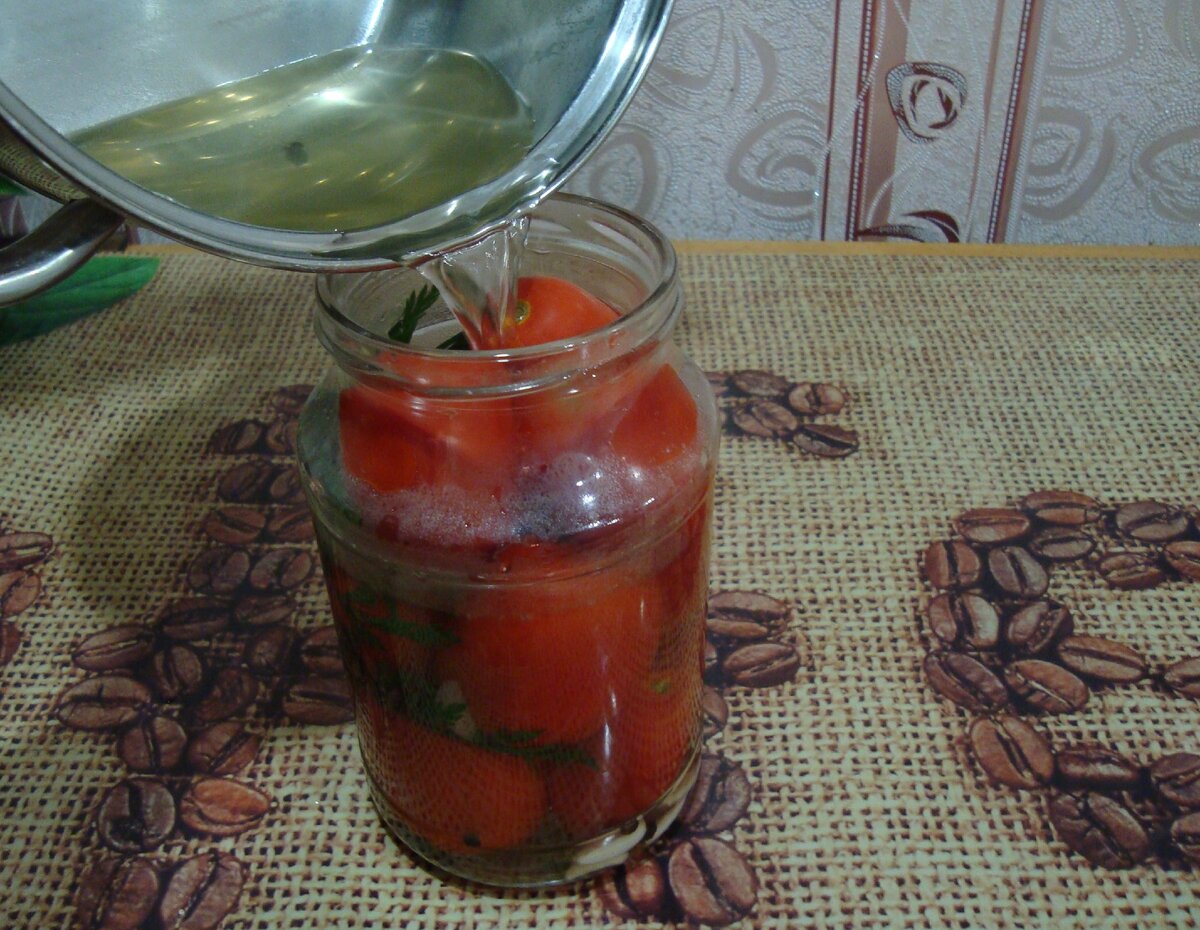 Маринованные помидоры с морковной ботвой без стерилизации, здесь вкусно всё и по