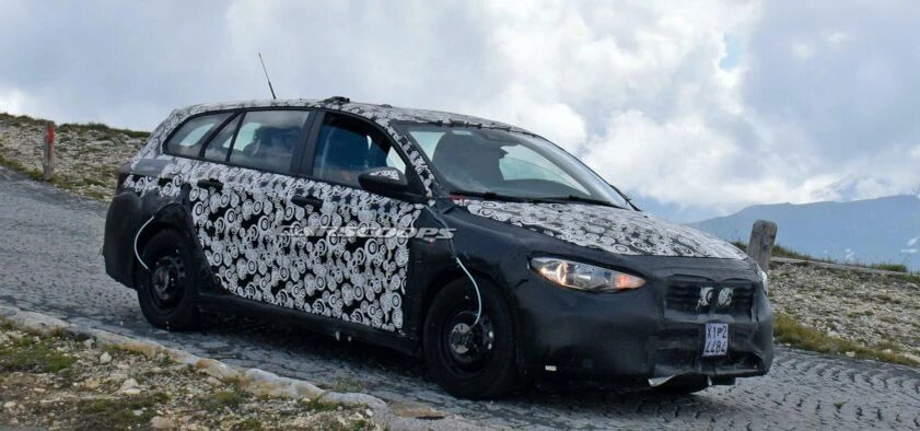 Шпионские фото будущего Fiat Tipo SW 2021 