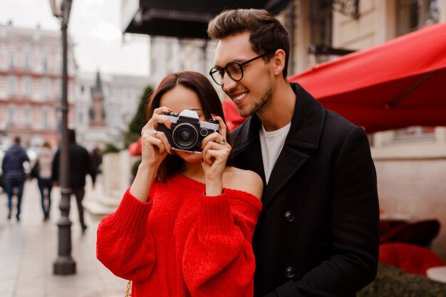 https://image.freepik.com/free-photo/happy-couple-embarrassing-and-posing-on-the-street-on-holiday-romantic-mood-lovely-brunette-woman-holding-film-camera_273443-2054.jpg