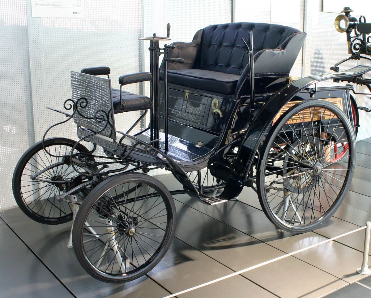 Benz Velo - первый в мире серийный автомобиль. Было сделано 1200 экз.