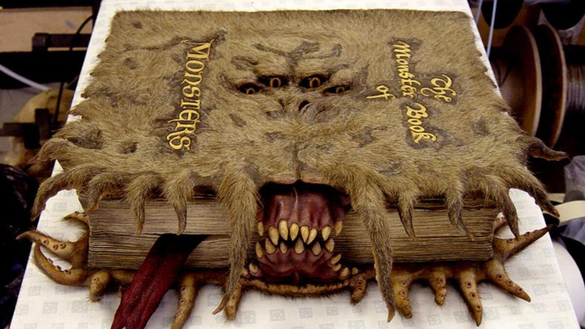 Monster book Harry Potter торт