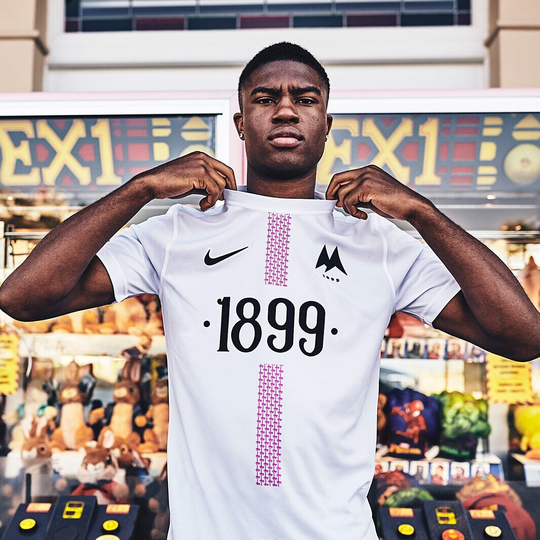 Гостевая форма «Торки Юнайтед»