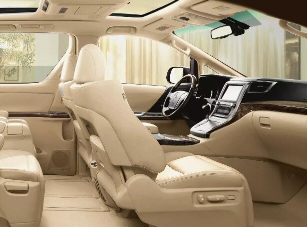 Салон Toyota Alphard