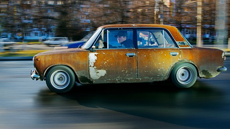 Зато - "не бит-не крашен"... О таких "дредноутах" говорить не буду - ответ и так очевиден: "Попадос" на колёсах...  (с) Фото https://kolybanov.livejournal.com/