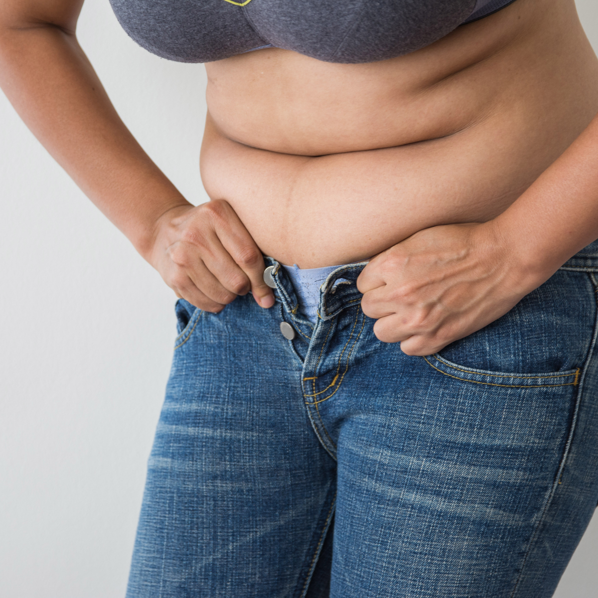 Животик у женщин. Живот полной женщины. Животик у женщин. Гормональный живот у женщин причины. Убрать возрастной живот у женщины.