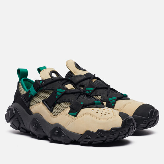 Экзотические кроссовки для городских улиц, вдохновленные лесными тропами. Модель из архивов adidas выглядит так, как будто создана для джунглей. Мощная подошва с интересной текстурой выполнена в туристическом стиле. Так что даже если ты не покоряешь горы, ты все равно выглядишь, как будто покоряешь. 
