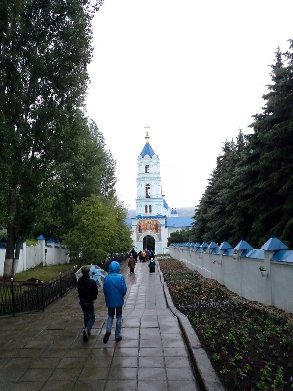 Вход в монастырь