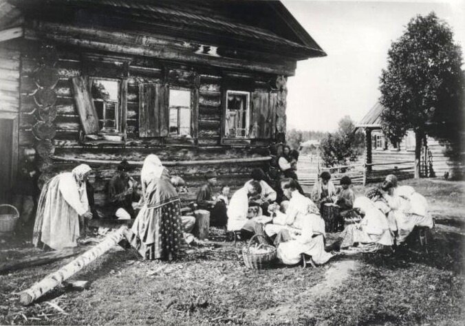 Заволжские кустари. Ложкарное производство в деревне Чернухе
Максим Дмитриев, 1897 год, Нижегородская губ., дер. Чернуха, МАММ/МДФ.