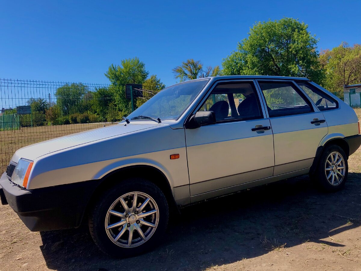 Новое поколение девятки, инжекторный Двигатель с объёмом 1.5л и мощностью 78л.с. и еще небольшими доработками.