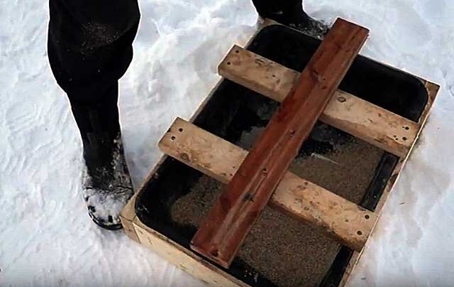 Корыто для свиней своими руками, кормушки для поросят