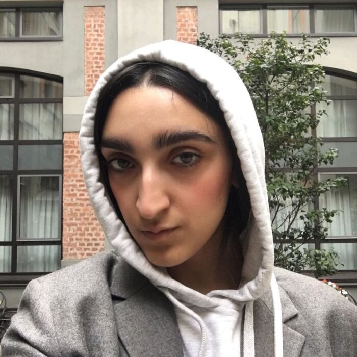 Казалось бы, Армине ничем не отличается от миллинов девушек