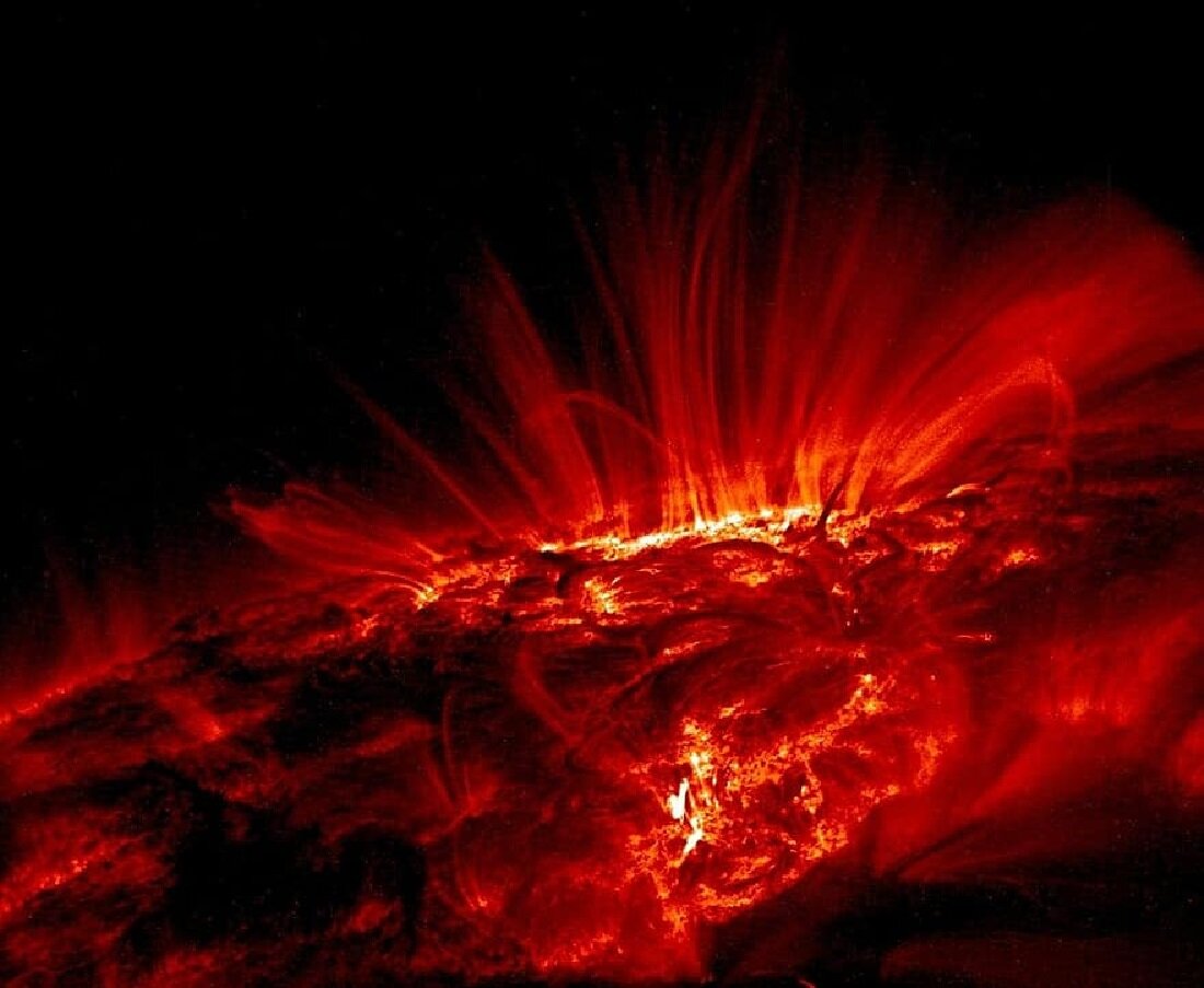 Современные средства наблюдения практически не имеют возможности следить за движением облаков солнечной плазмы на всём их пути к Земле