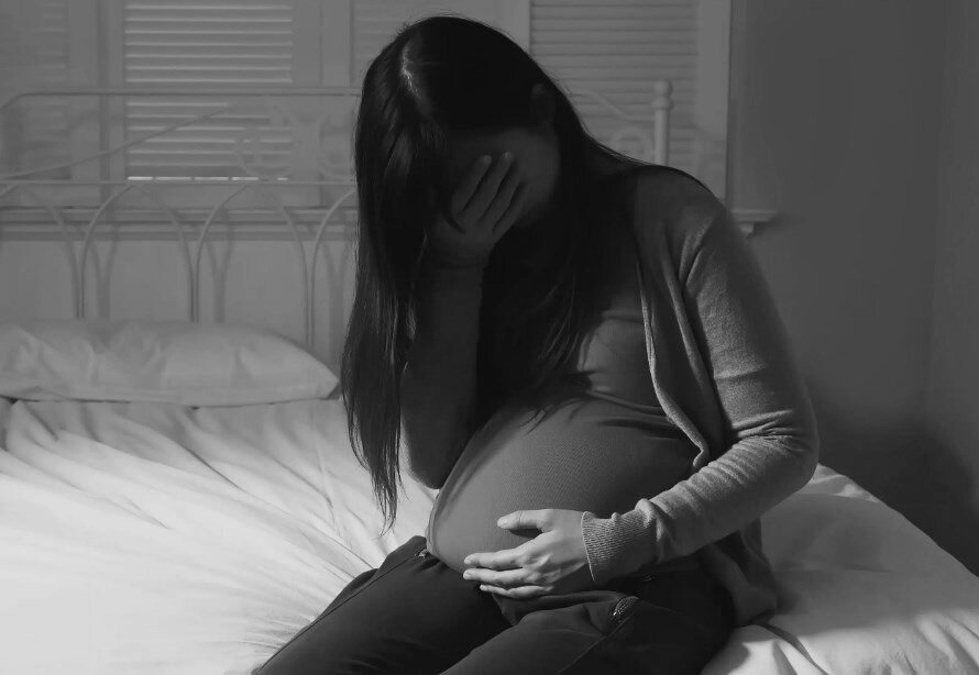 Почему беременные плачут. Одинокие беременные женщины. Беременные подростки.