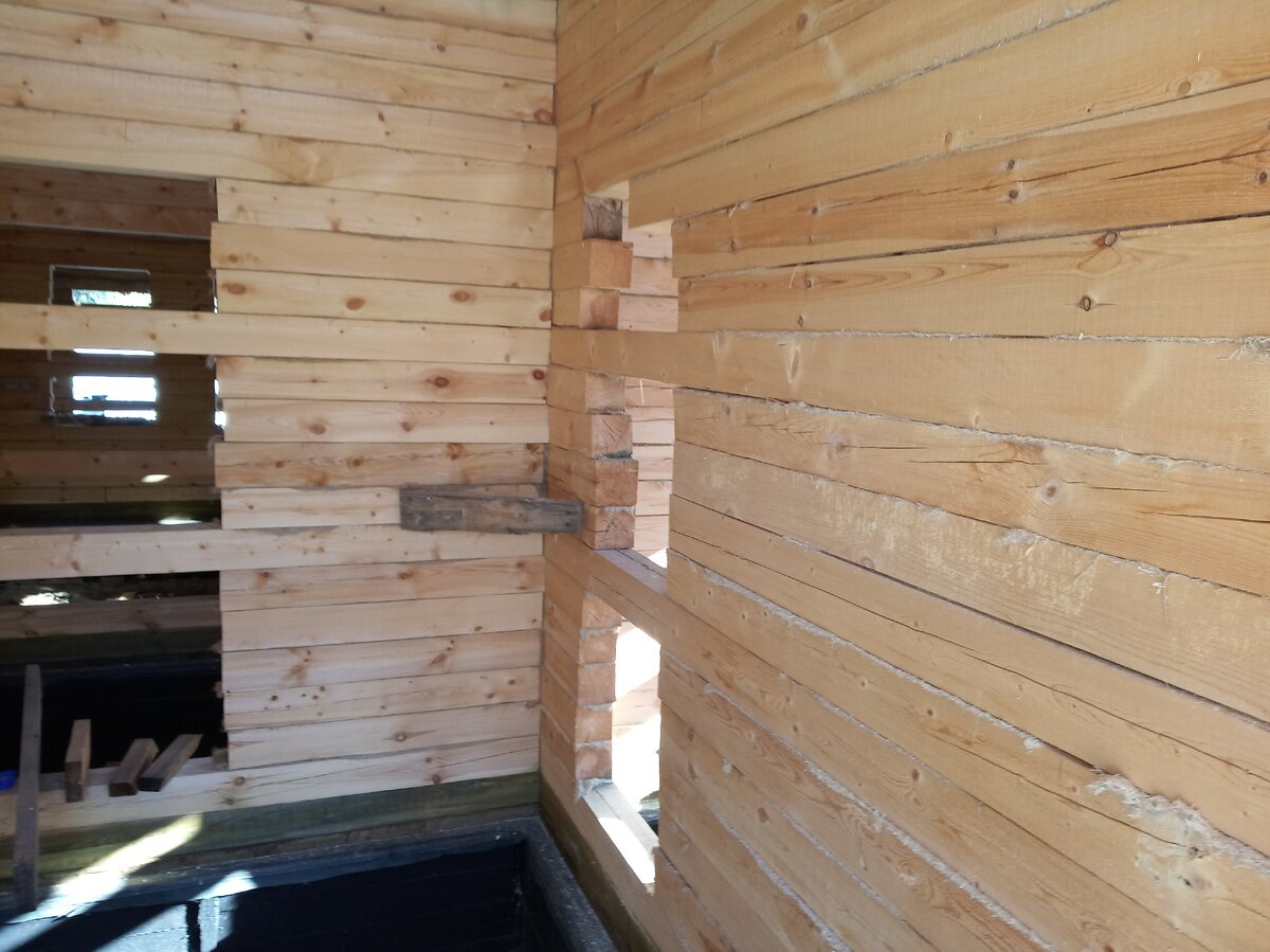 Та самая полоса препятствий, только проемы уже были оформлены.