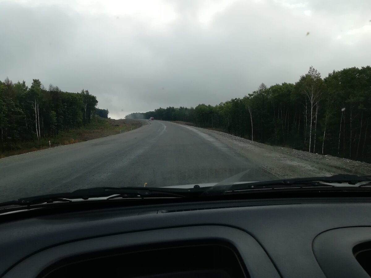 Трассу постоянно подновляют, спрямляют,расширяют.