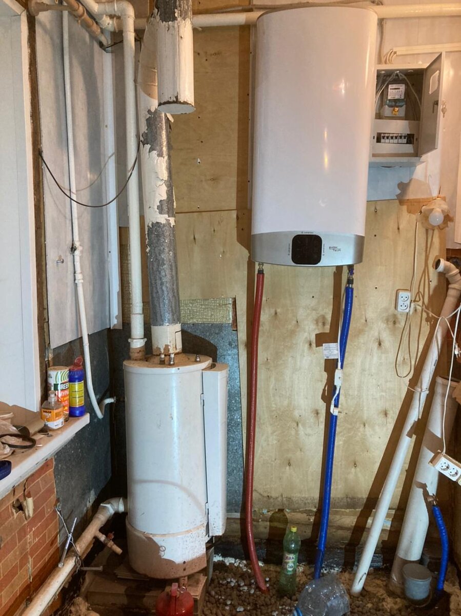 Вот они, красавцы! Один воду греет, другой батареи.