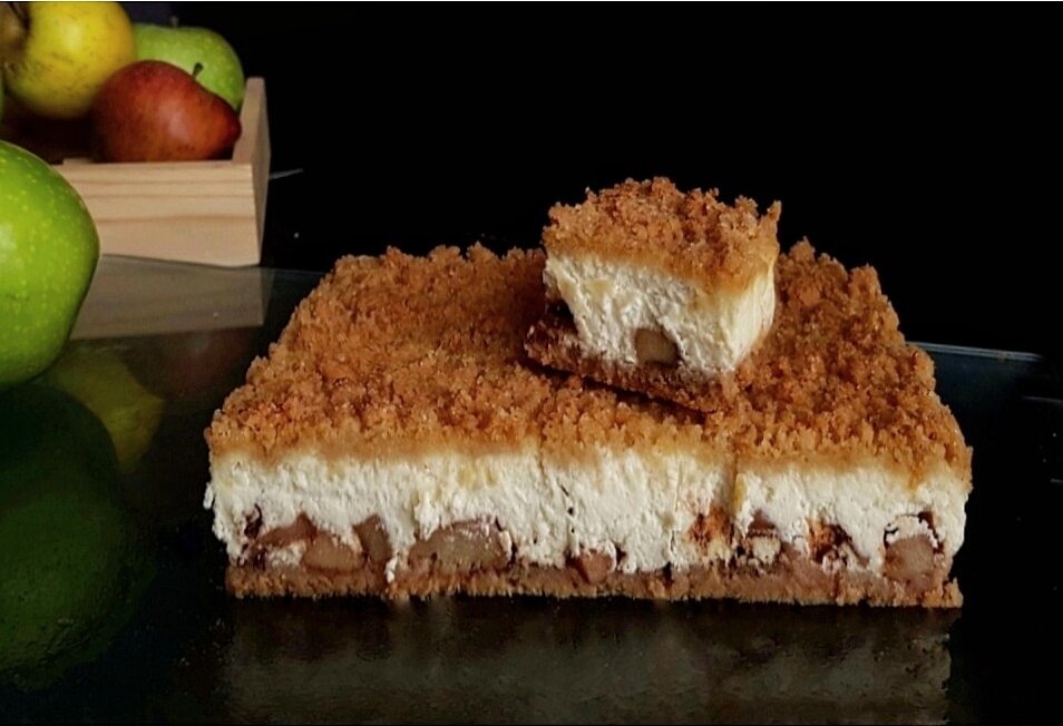 Яблочный чизкейк. Чизкейк с яблоками и корицей. Чизкейк с яблоками. Чизкейк в яблоке рецепт